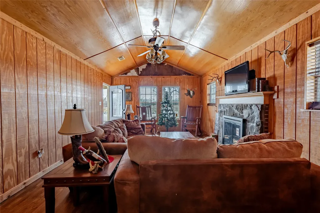 794 W Antelope Road Jacksboro TX 76389