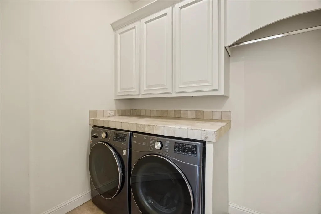 1204 E Scandinavian Court Granbury TX 76048