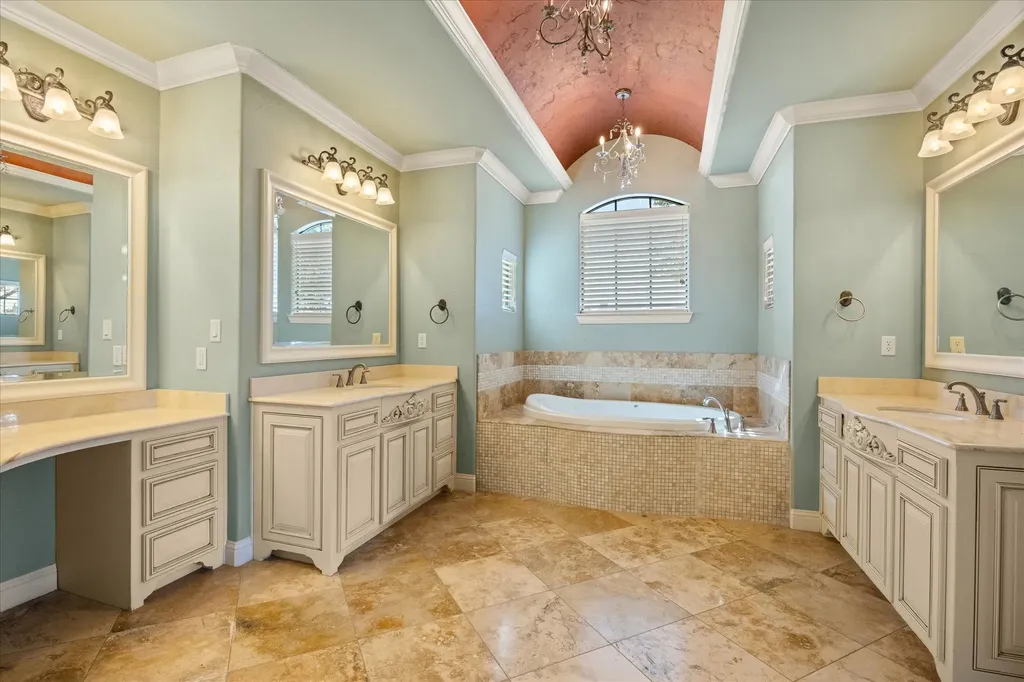 1204 E Scandinavian Court Granbury TX 76048
