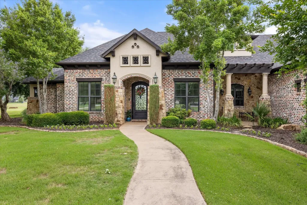 1204 E Scandinavian Court Granbury TX 76048