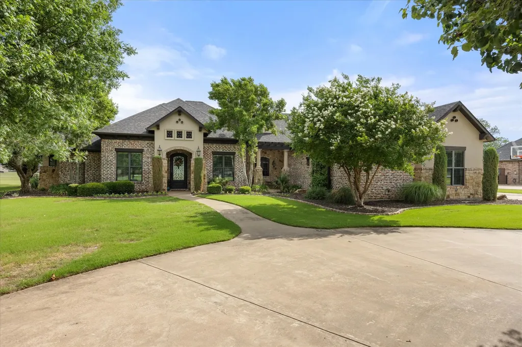 1204 E Scandinavian Court Granbury TX 76048