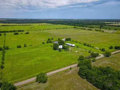 6482 County Road 4700 Commerce TX 75428