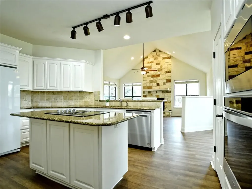 505 Vista View Trail Spicewood TX 78669