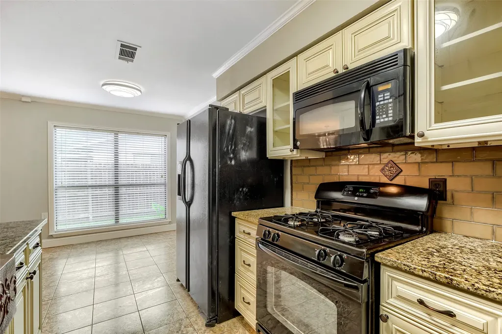 8631 Charing Cross Lane Dallas TX 75238