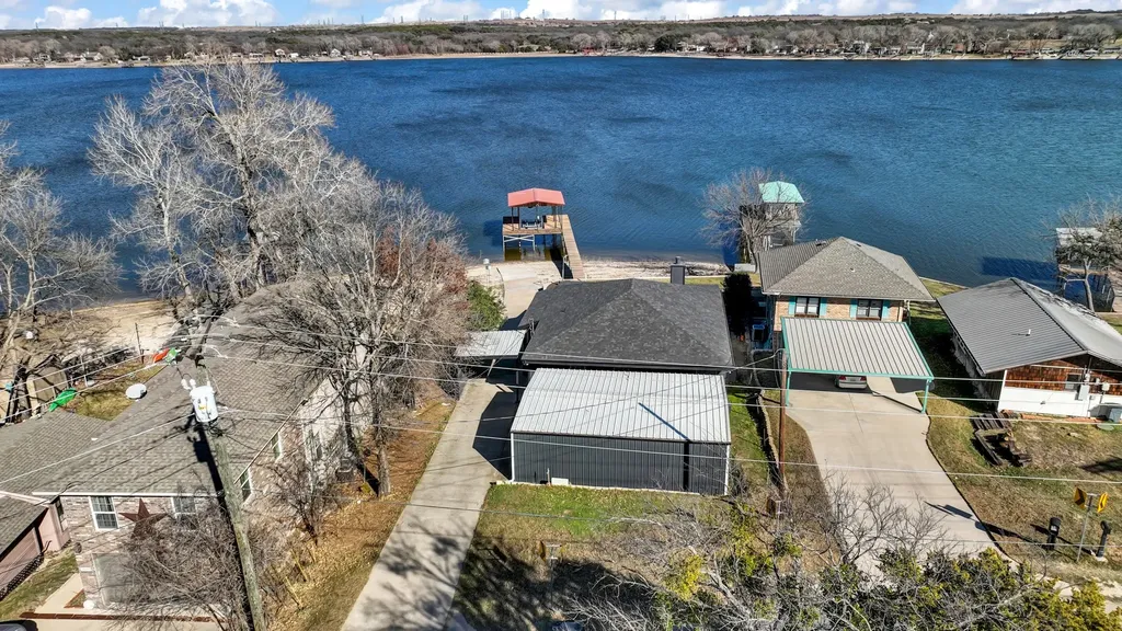 1004 W Lake Drive Weatherford TX 76087