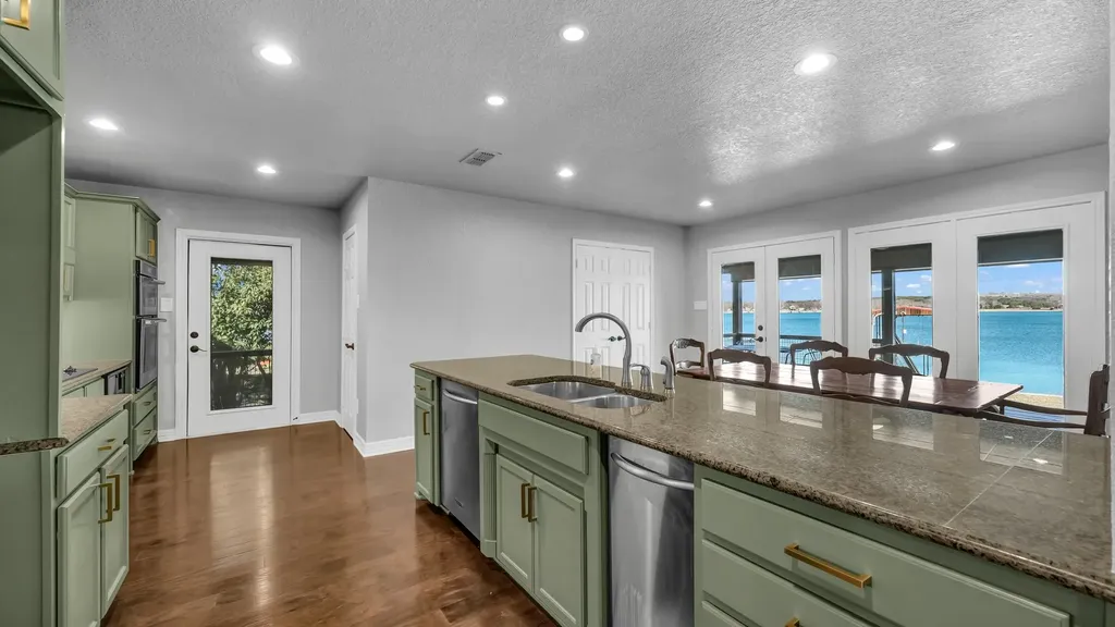 1004 W Lake Drive Weatherford TX 76087