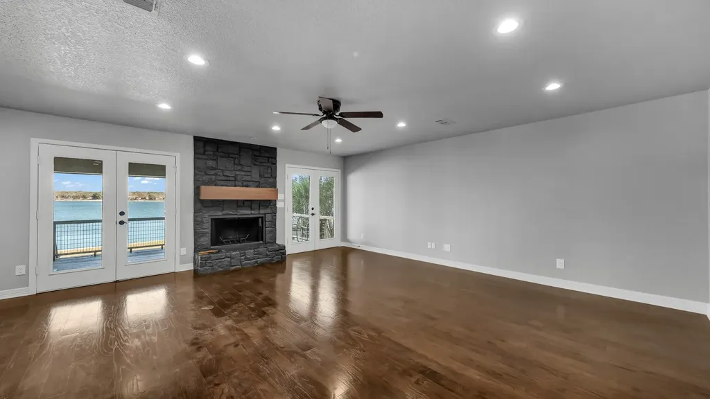 1004 W Lake Drive Weatherford TX 76087