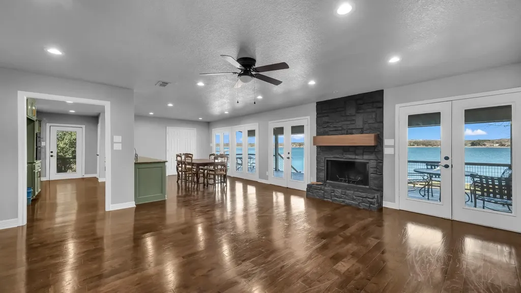 1004 W Lake Drive Weatherford TX 76087