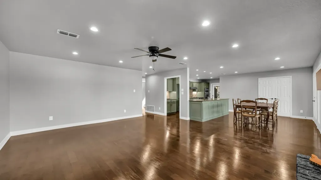 1004 W Lake Drive Weatherford TX 76087