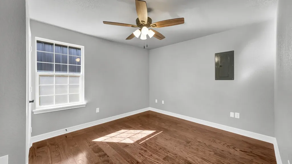 1004 W Lake Drive Weatherford TX 76087