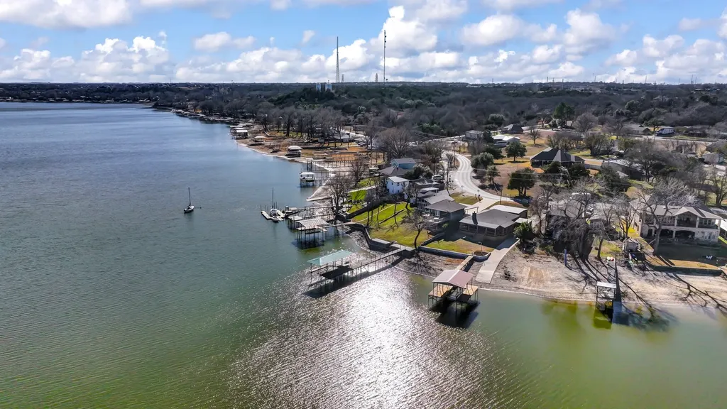 1004 W Lake Drive Weatherford TX 76087
