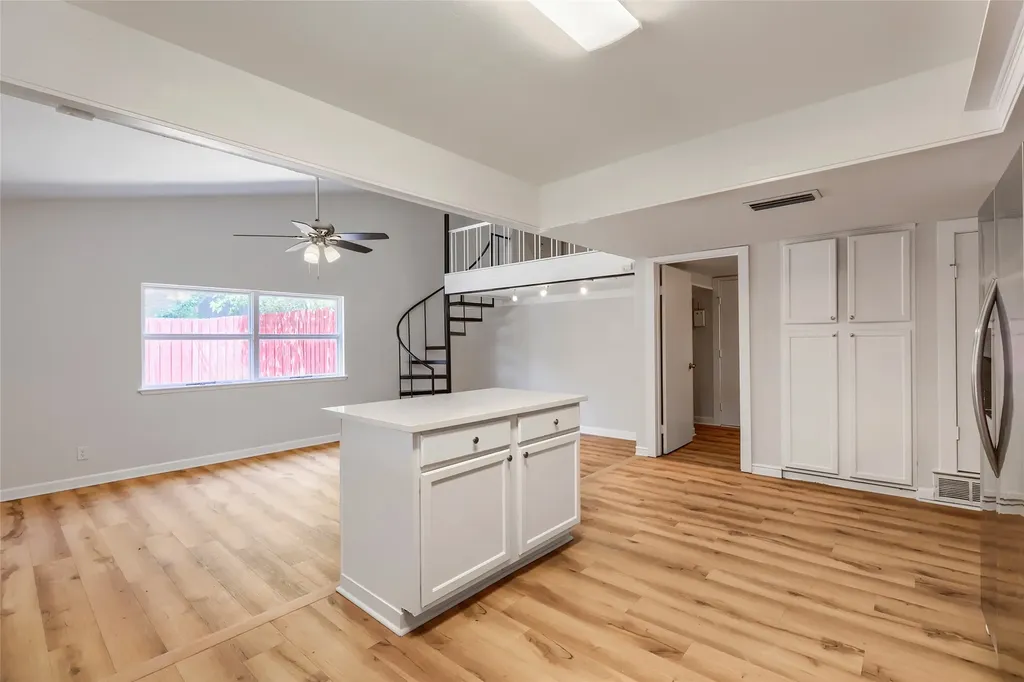 6639 Roundrock Road Dallas TX 75248