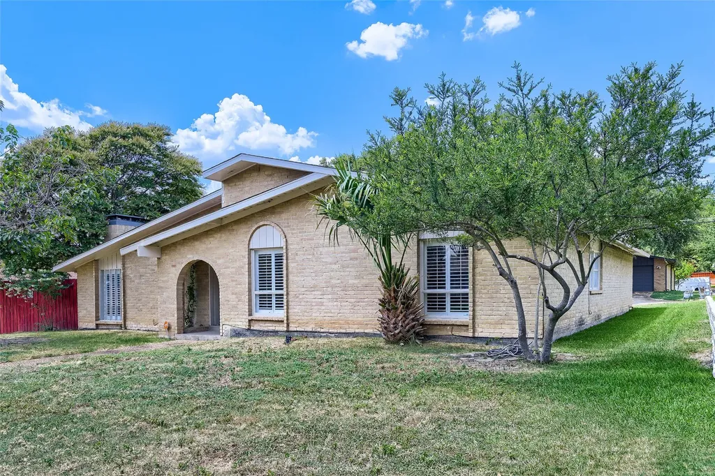 6639 Roundrock Road Dallas TX 75248