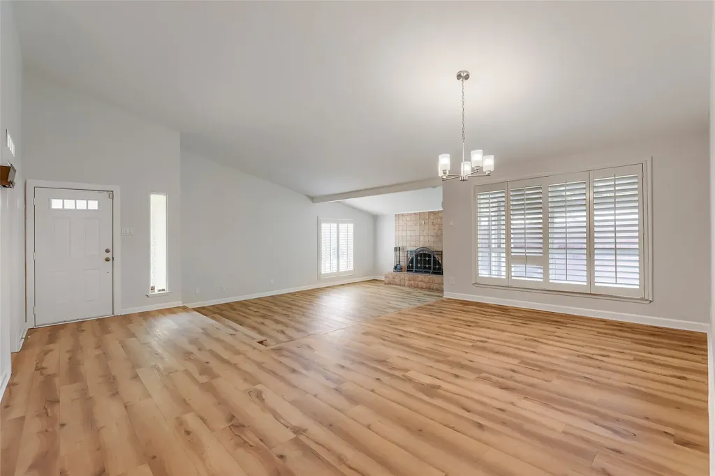 6639 Roundrock Road Dallas TX 75248