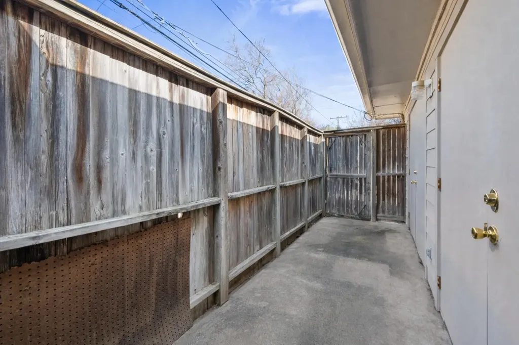 611 Westview Avenue Fort Worth TX 76107