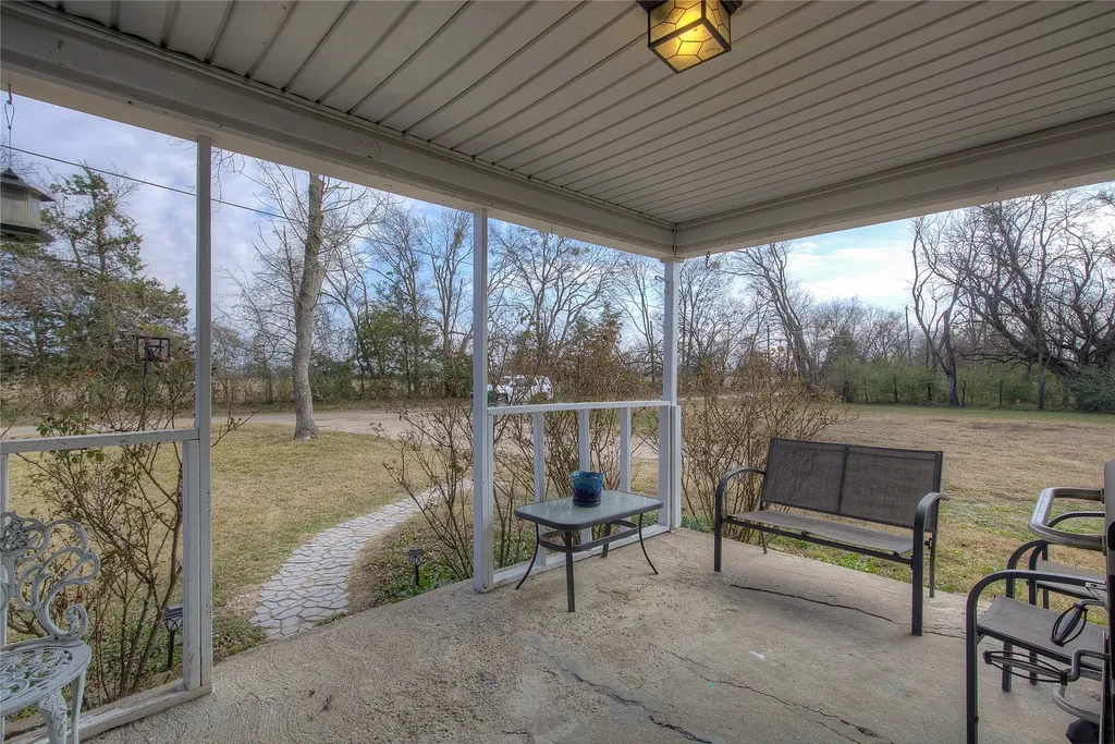 50 County Road 3557 Sulphur Bluff TX 75481