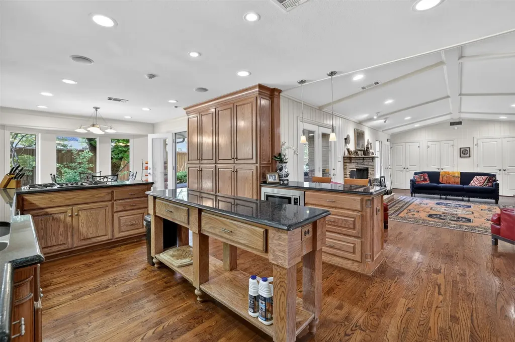 7141 Twin Tree Lane Dallas TX 75214