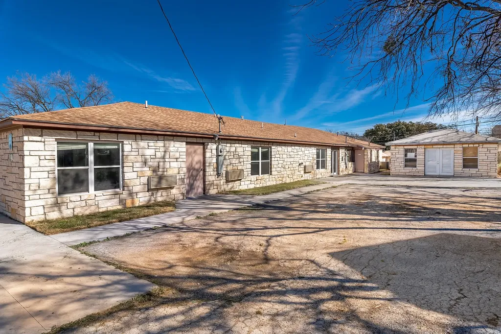 104 E Fifth Street Brady TX 76825