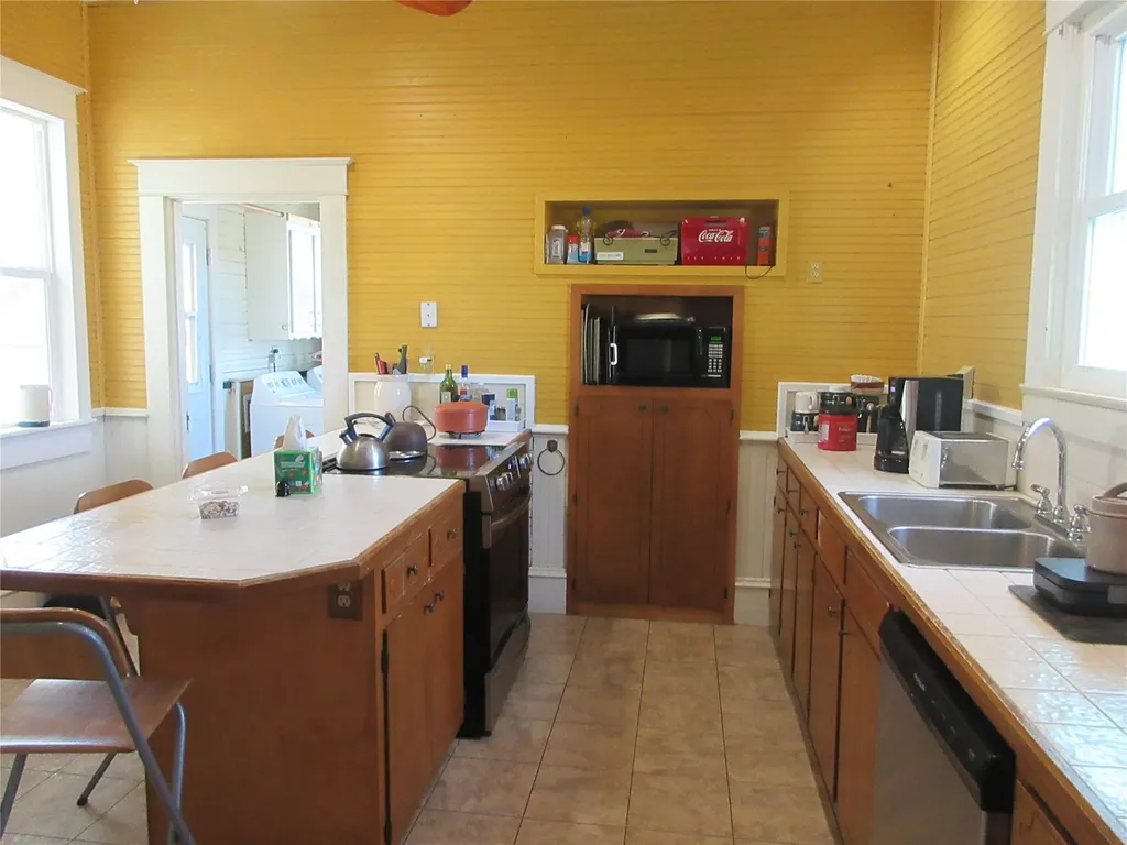 607 S First Street S Rosebud TX 76570