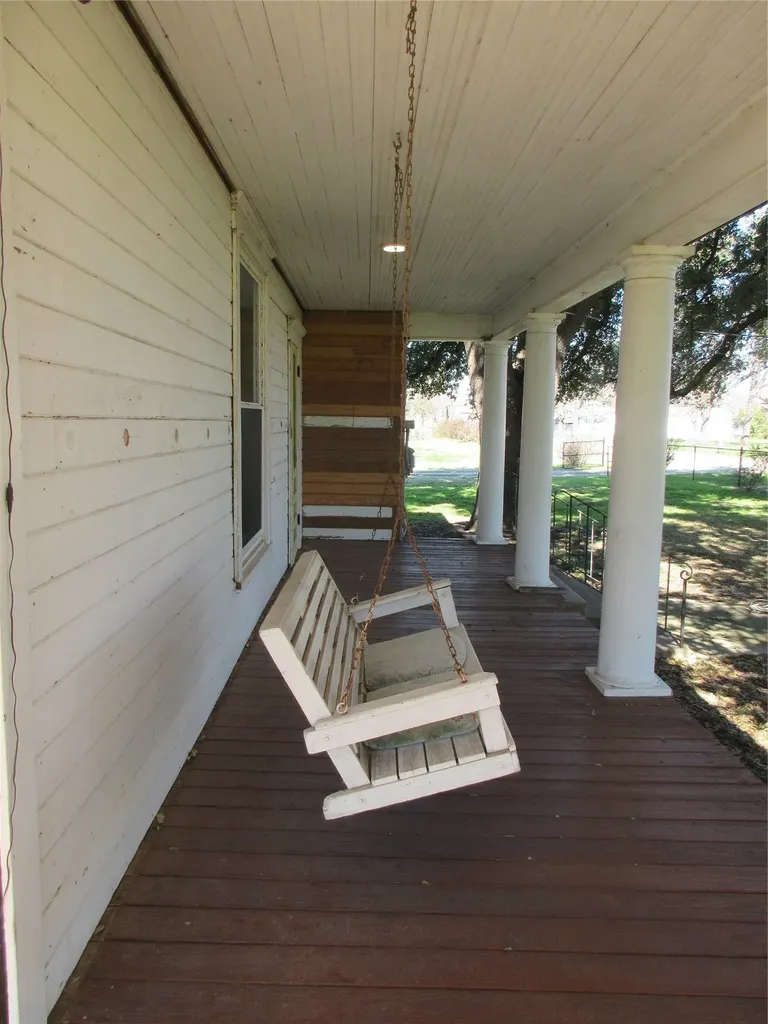 607 S First Street S Rosebud TX 76570