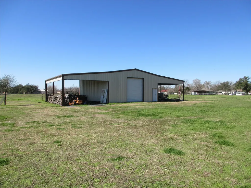 607 S First Street S Rosebud TX 76570
