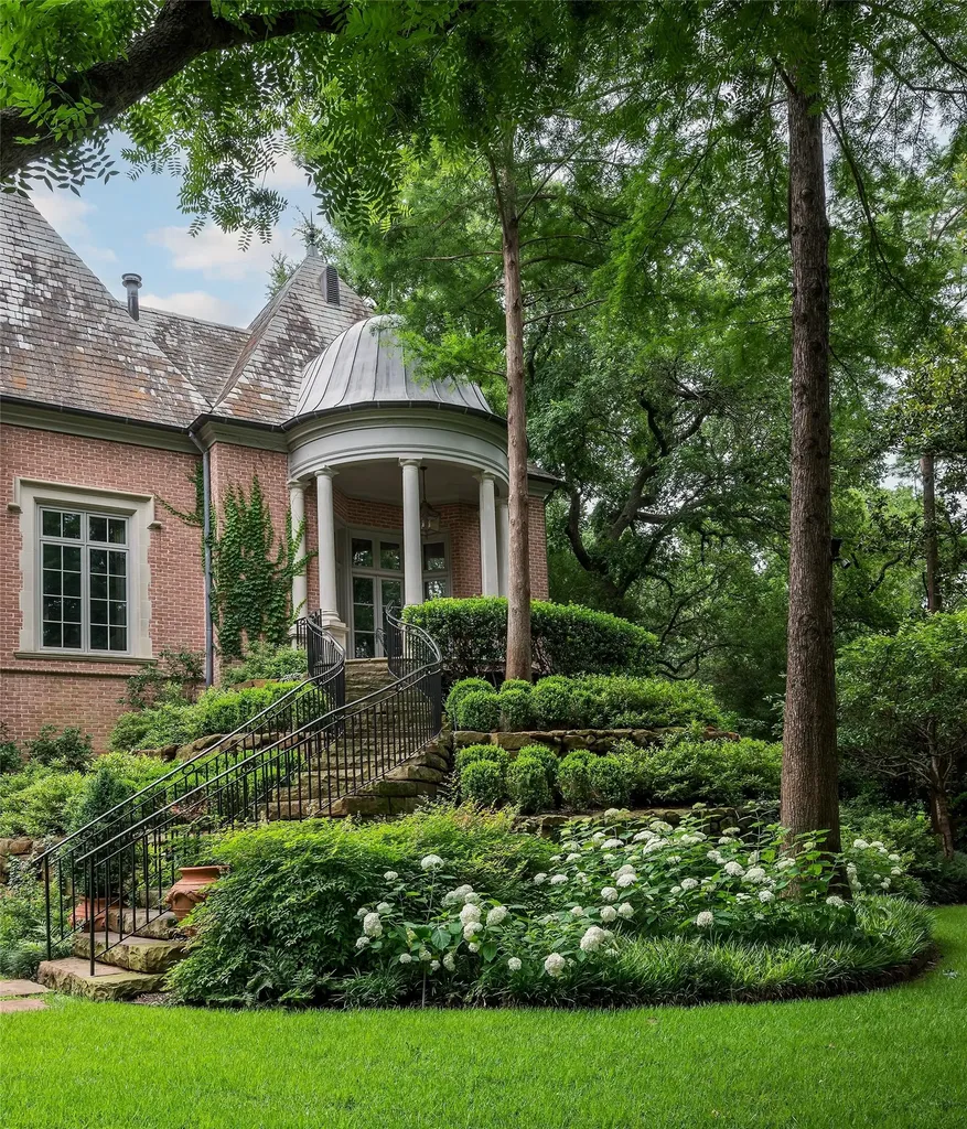 9769 Audubon Place Dallas TX 75220