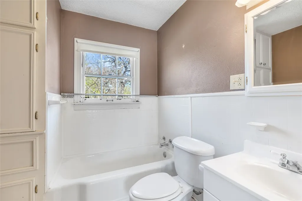 220 N Holly Sherman TX 75092