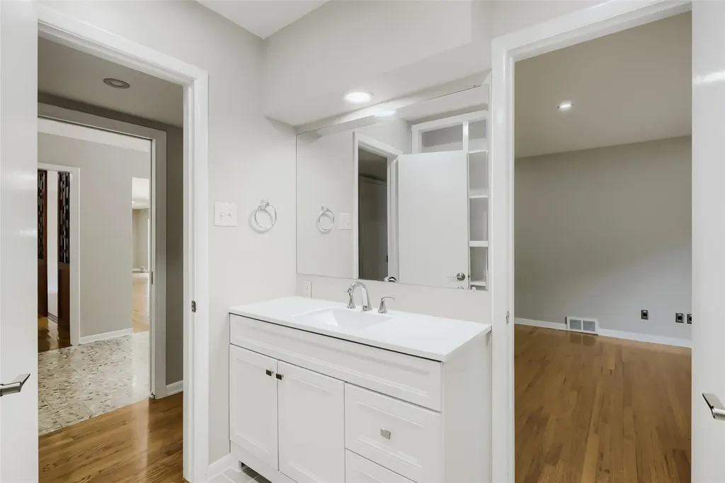6606 Stonebrook Circle Dallas TX 75240
