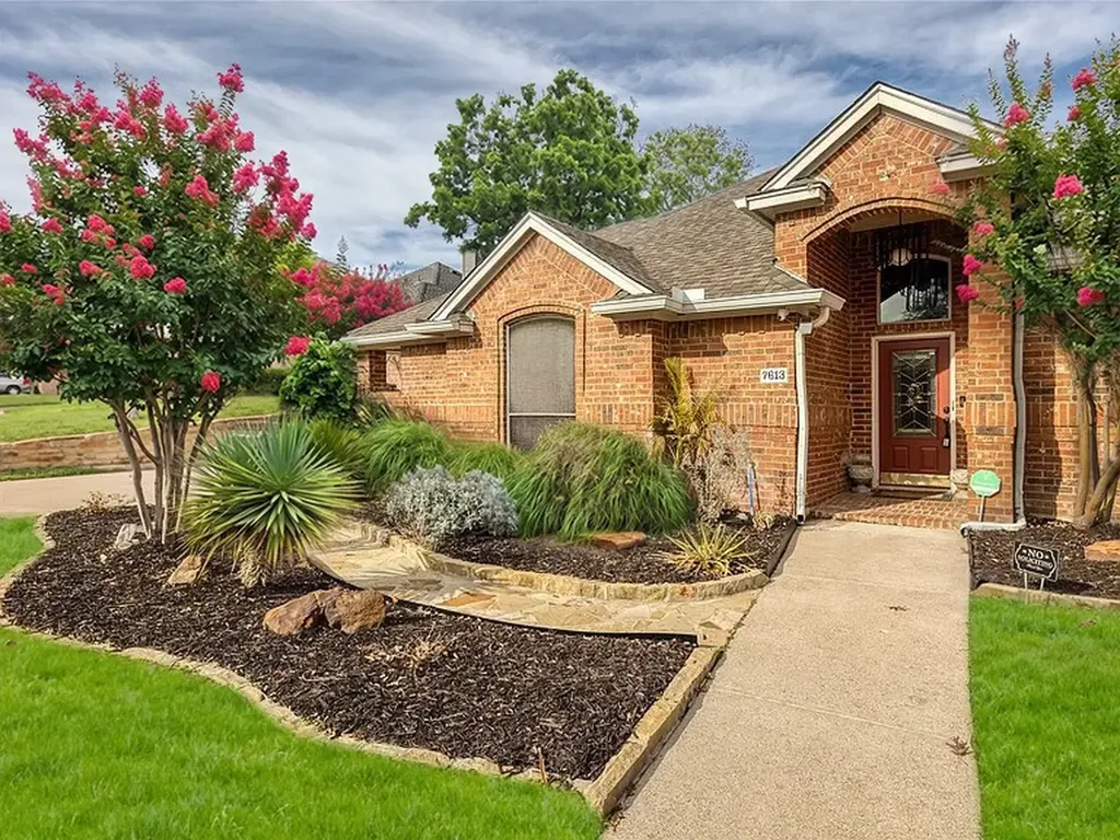 7613 Woodhaven Drive North Richland Hills TX 76182