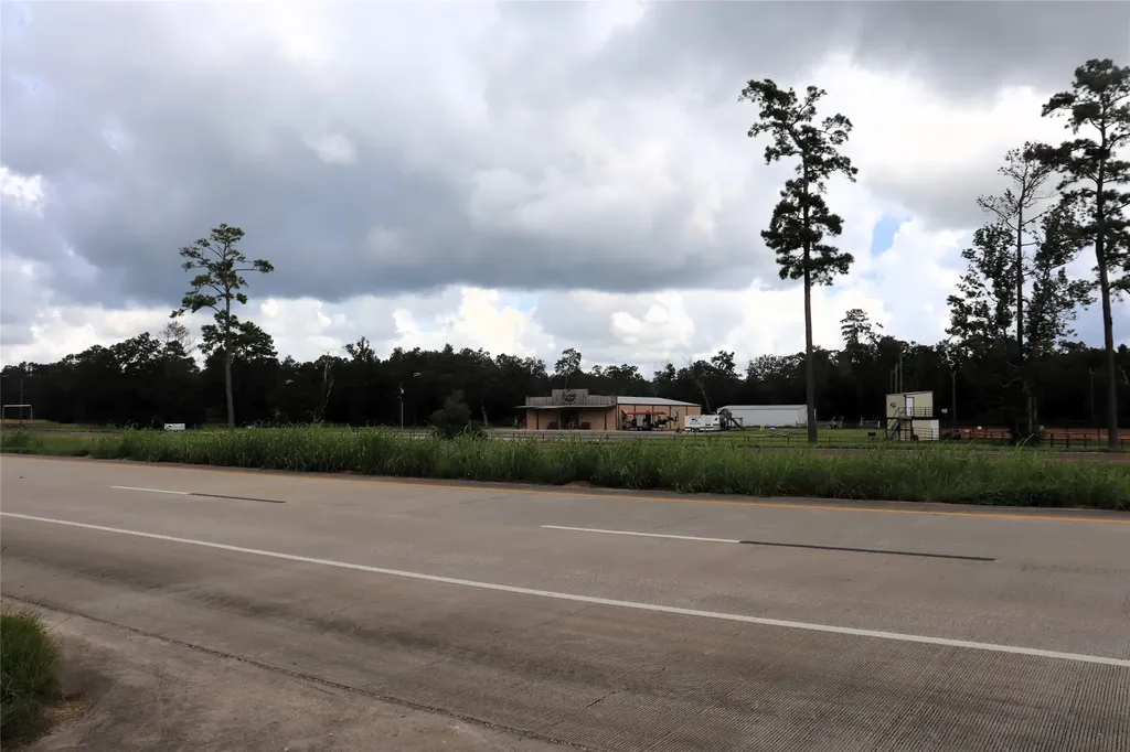 2.8 Ac Highway 90 Devers TX 77575