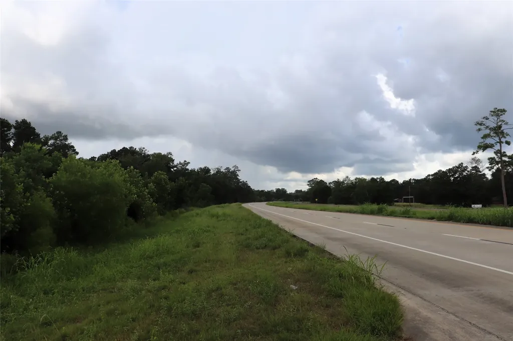 2.8 Ac Highway 90 Devers TX 77575
