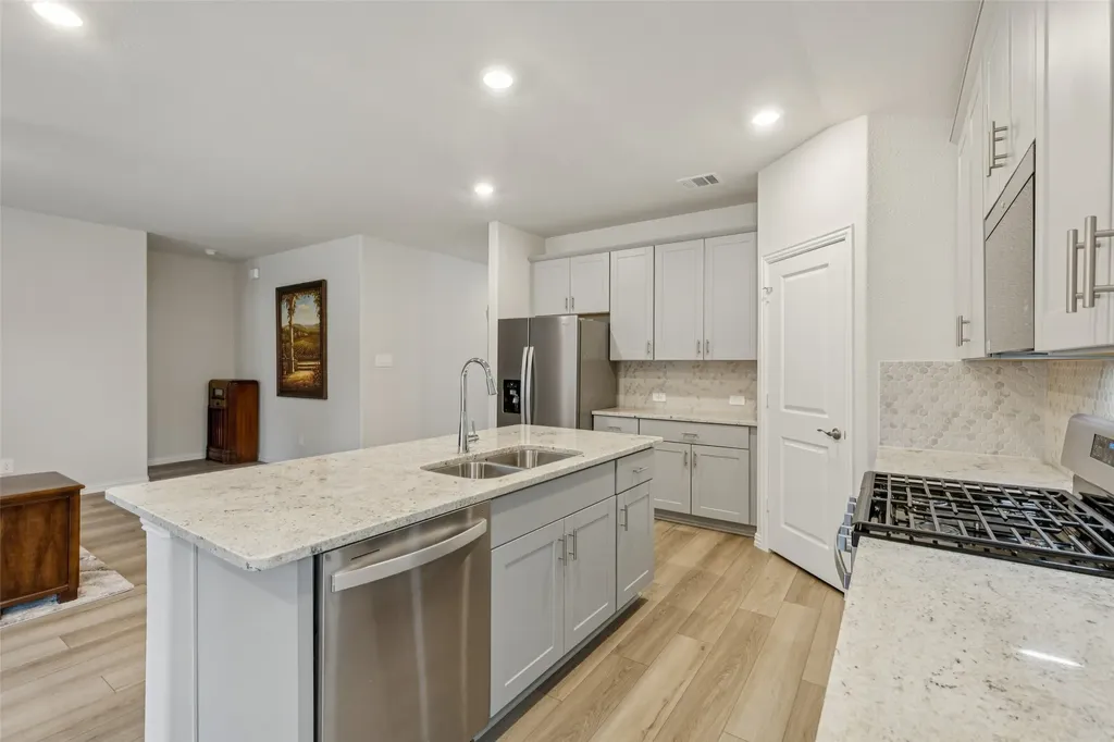 522 Castle Road Sherman TX 75092