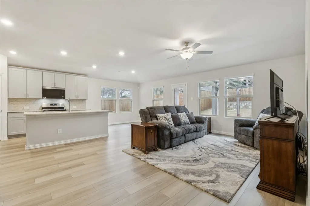 522 Castle Road Sherman TX 75092
