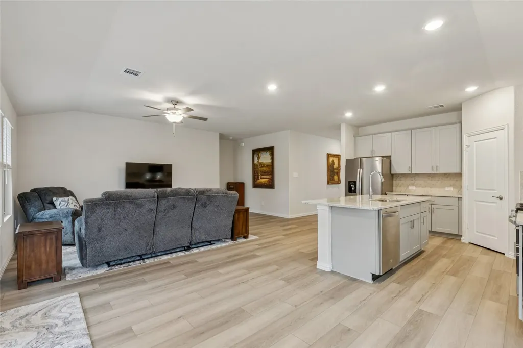 522 Castle Road Sherman TX 75092