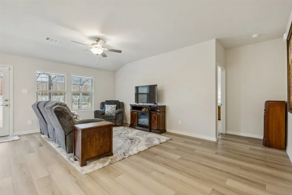 522 Castle Road Sherman TX 75092