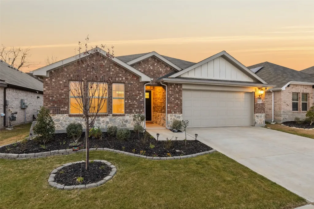 522 Castle Road Sherman TX 75092