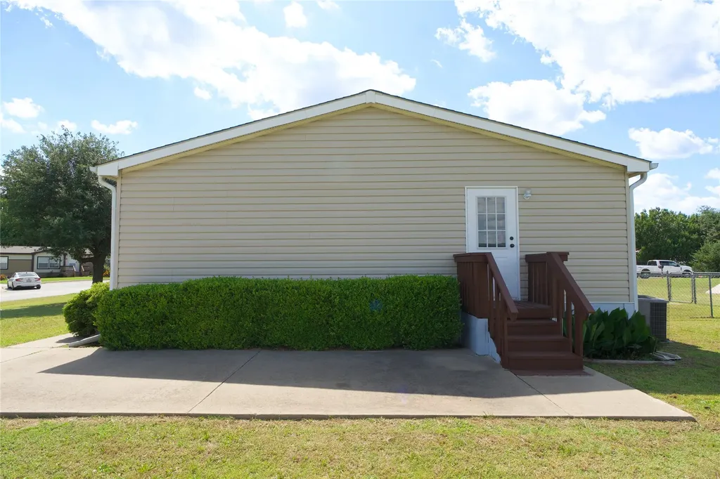 115 Candlewood Circle Gainesville TX 76240