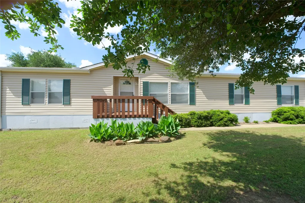 115 Candlewood Circle Gainesville TX 76240