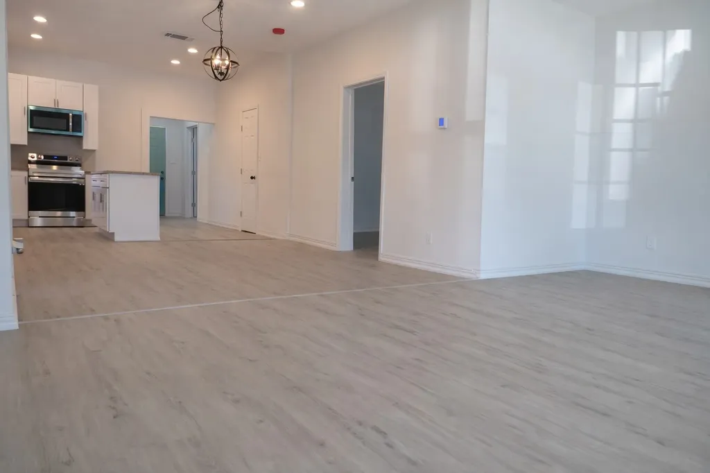 811 W Day Street Denison TX 75020