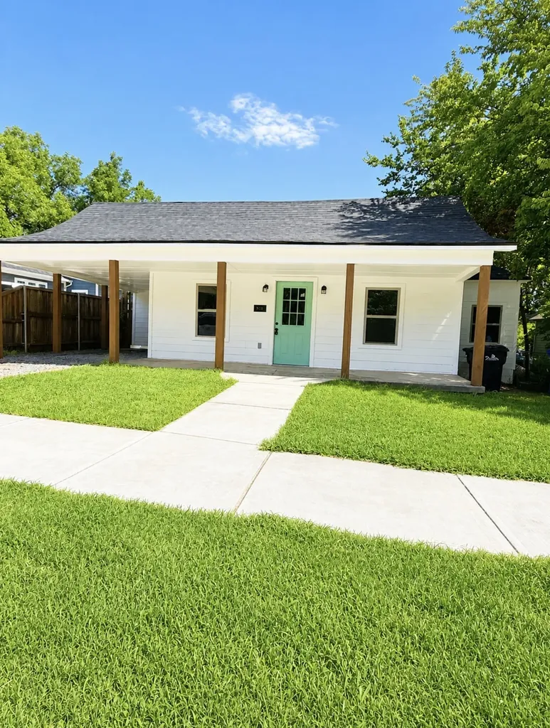 811 W Day Street Denison TX 75020