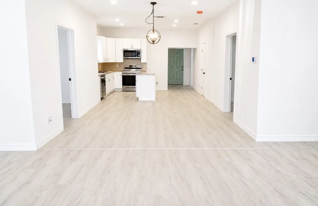 811 W Day Street Denison TX 75020