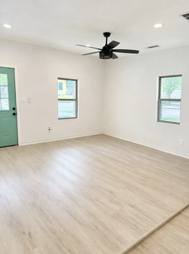 811 W Day Street Denison TX 75020