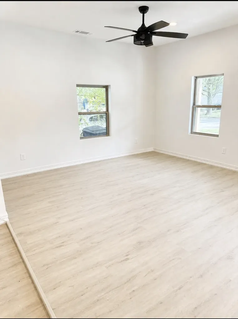 811 W Day Street Denison TX 75020