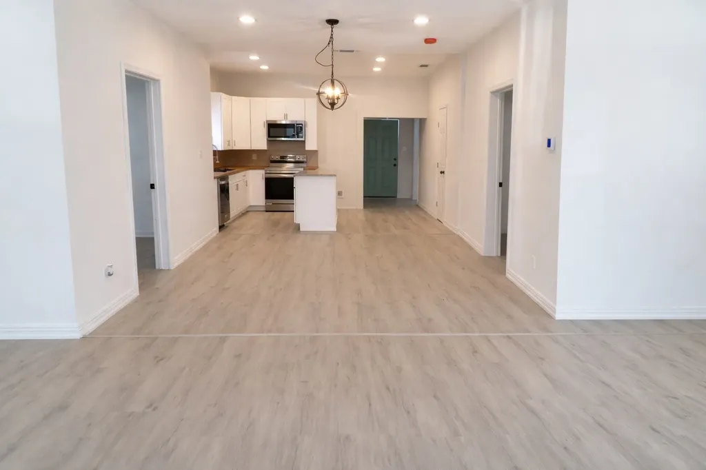 811 W Day Street Denison TX 75020