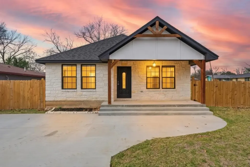211 Moss Avenue Hearne TX 77859