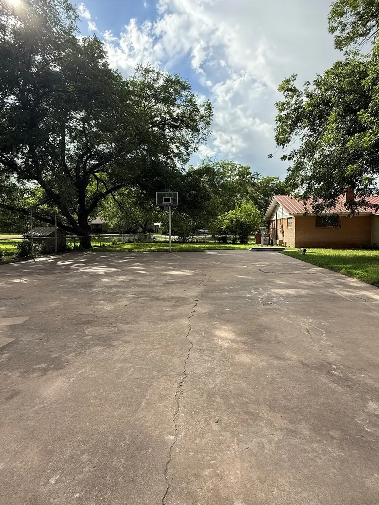 118 N Crescent Street Gorman TX 76454