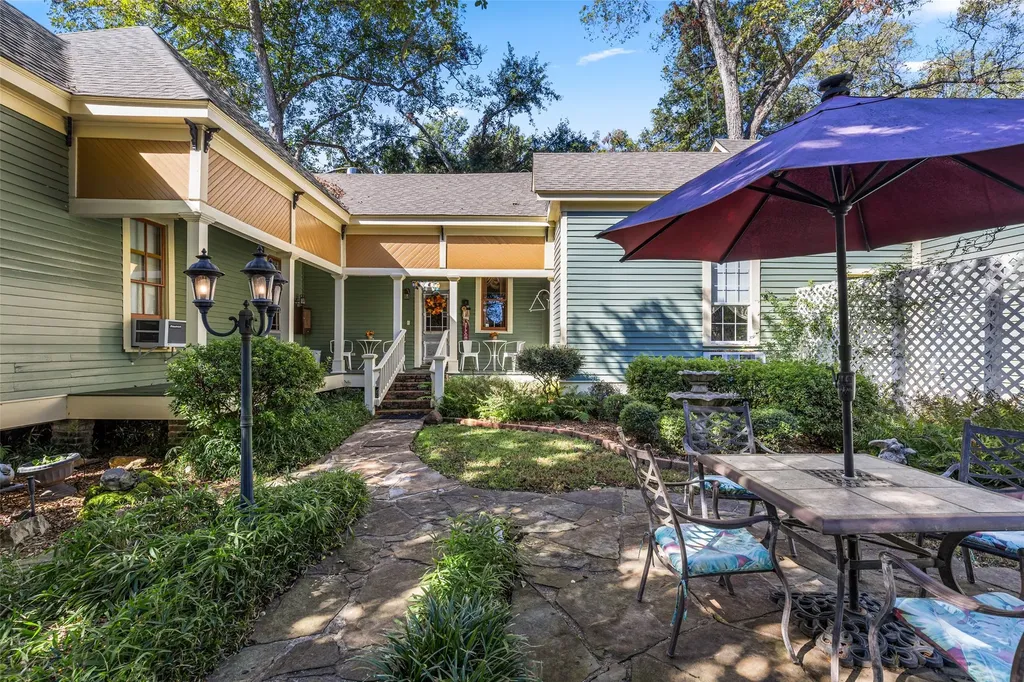 203 E Dixon Street Jefferson TX 75657