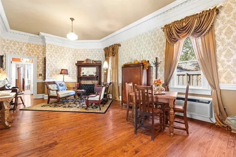 203 E Dixon Street Jefferson TX 75657