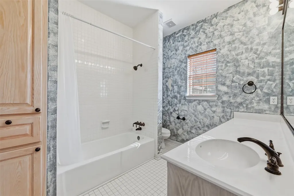 2210 Meadows Lane Sherman TX 75092