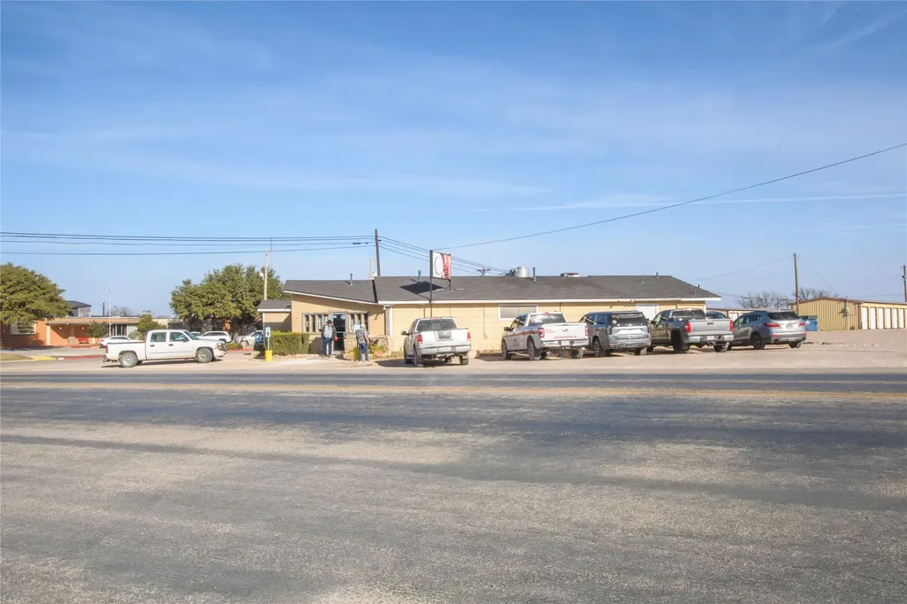 1610 N Broadway Street Ballinger TX 76821